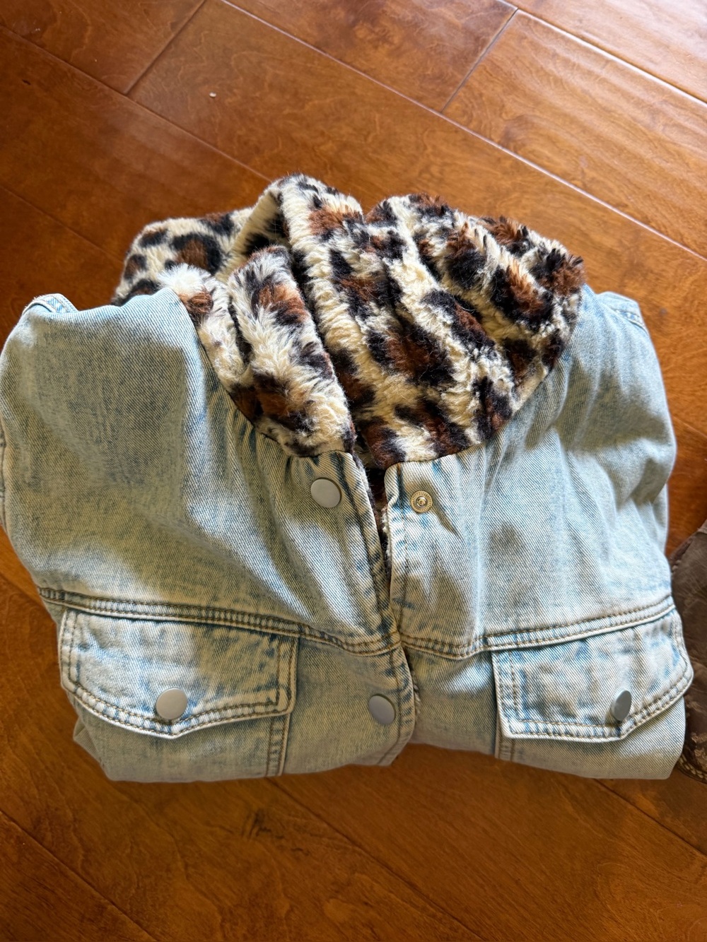 Winter bundle- Women’s Blue Denim Jacket with Faux-Fur Lining & Cowgirl boots. - Picture 2 of 4